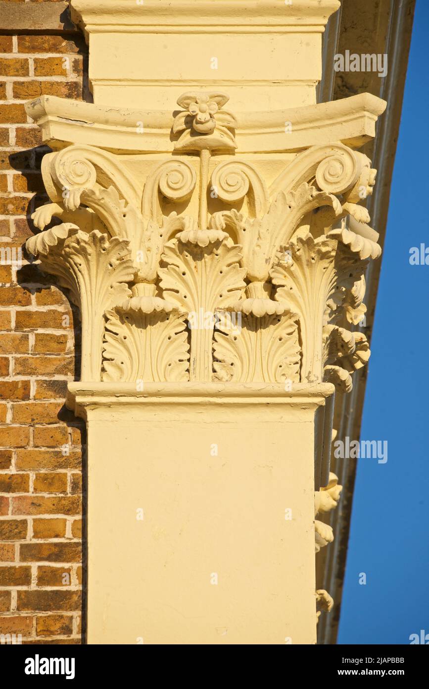 Detail of Corinthian capital on the corner of Brunswick Terrace and Lansdowne Place. Part of a complex of Regency houses in Hove on Brighton and Hove seafront.  East Sussex, England UK Stock Photo