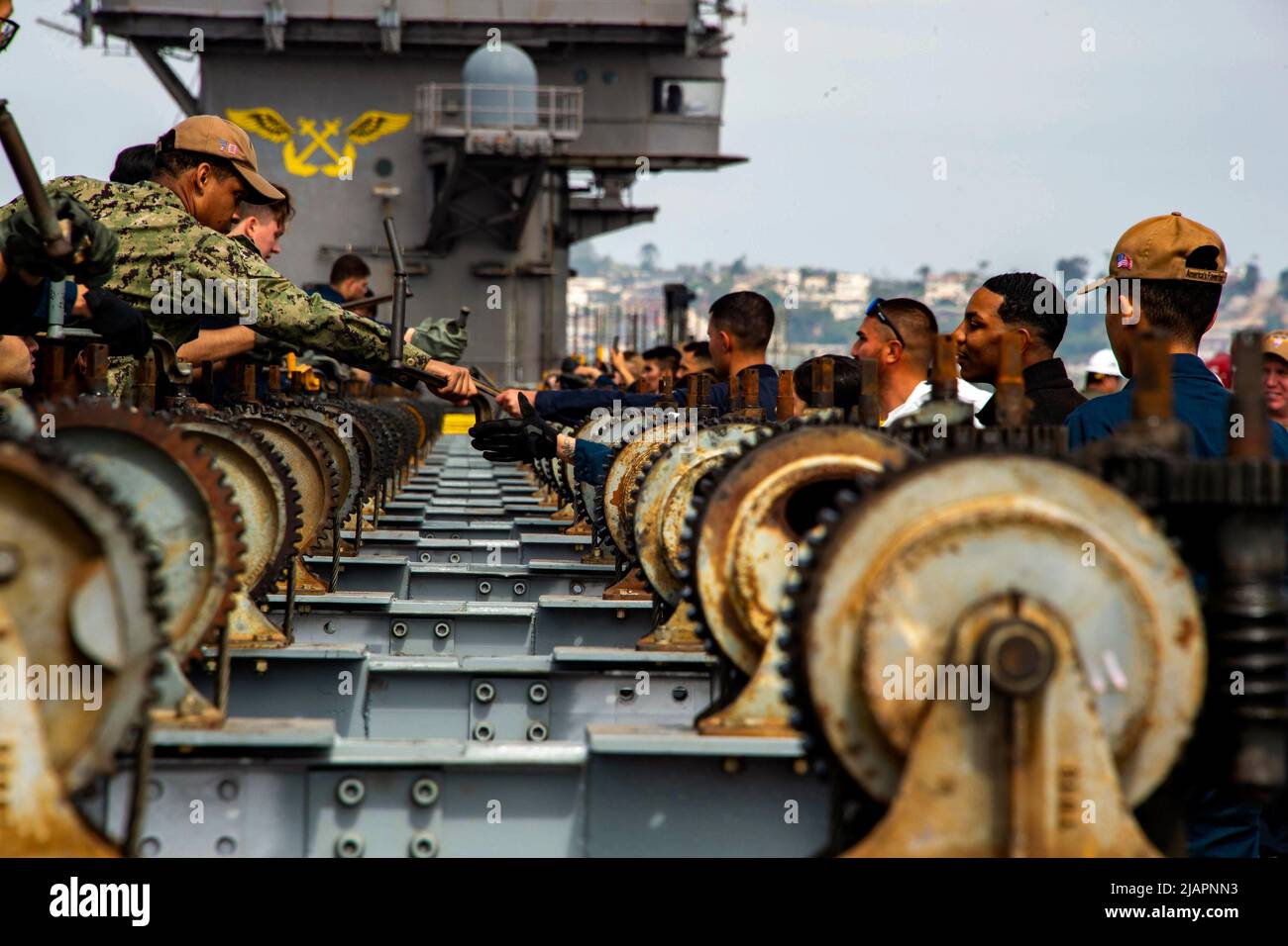 San Diego, California, USA. 19th May, 2022. Sailors exchange tools that turn gears to lift and remove an aircraft catapult on the flight deck of Nimitz-class aircraft carrier USS Carl Vinson (CVN 70). Carl Vinson is currently pierside in its homeport of San Diego. Credit: U.S. Navy/ZUMA Press Wire Service/ZUMAPRESS.com/Alamy Live News Stock Photo