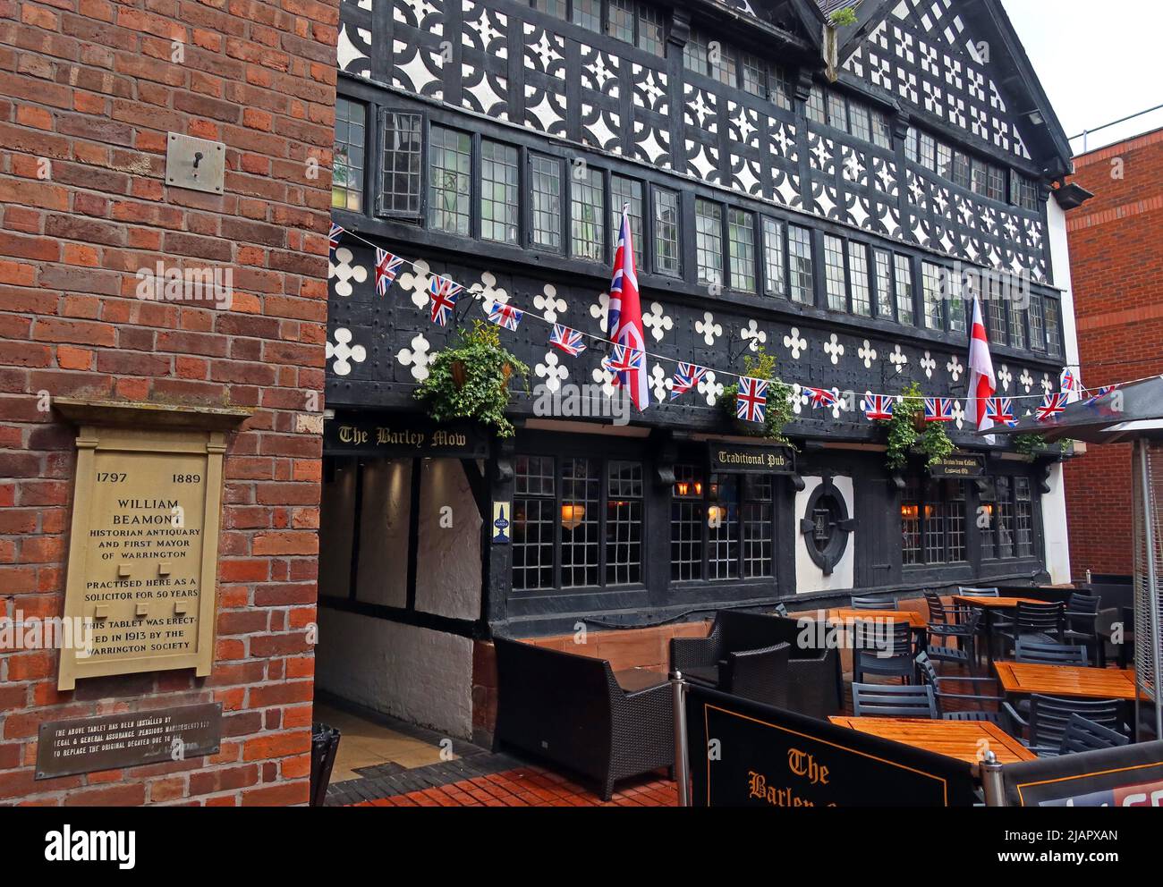 The Barley Mow Pub, 29 Old Market Place, Warrington, Cheshire, England, UK, built 1561 Stock Photo