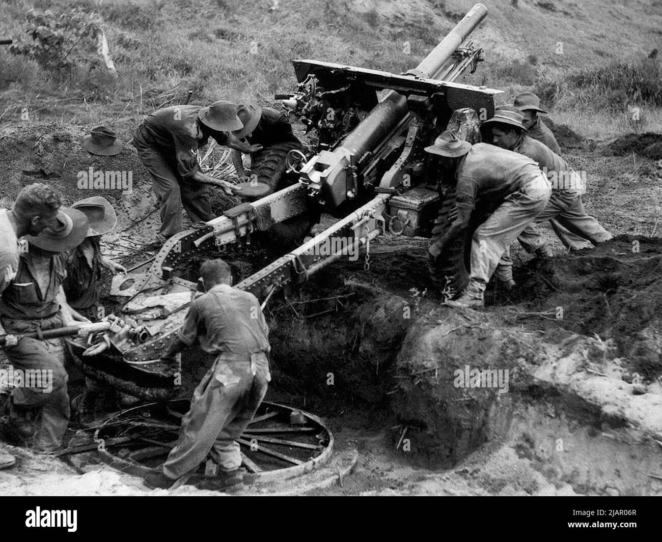 25 pounder field gun of the 2/3 Field Regiment, Royal Australian Artillery being emplaced at Boram Strip near Wewak, New Guinea ca. 1945 Stock Photo