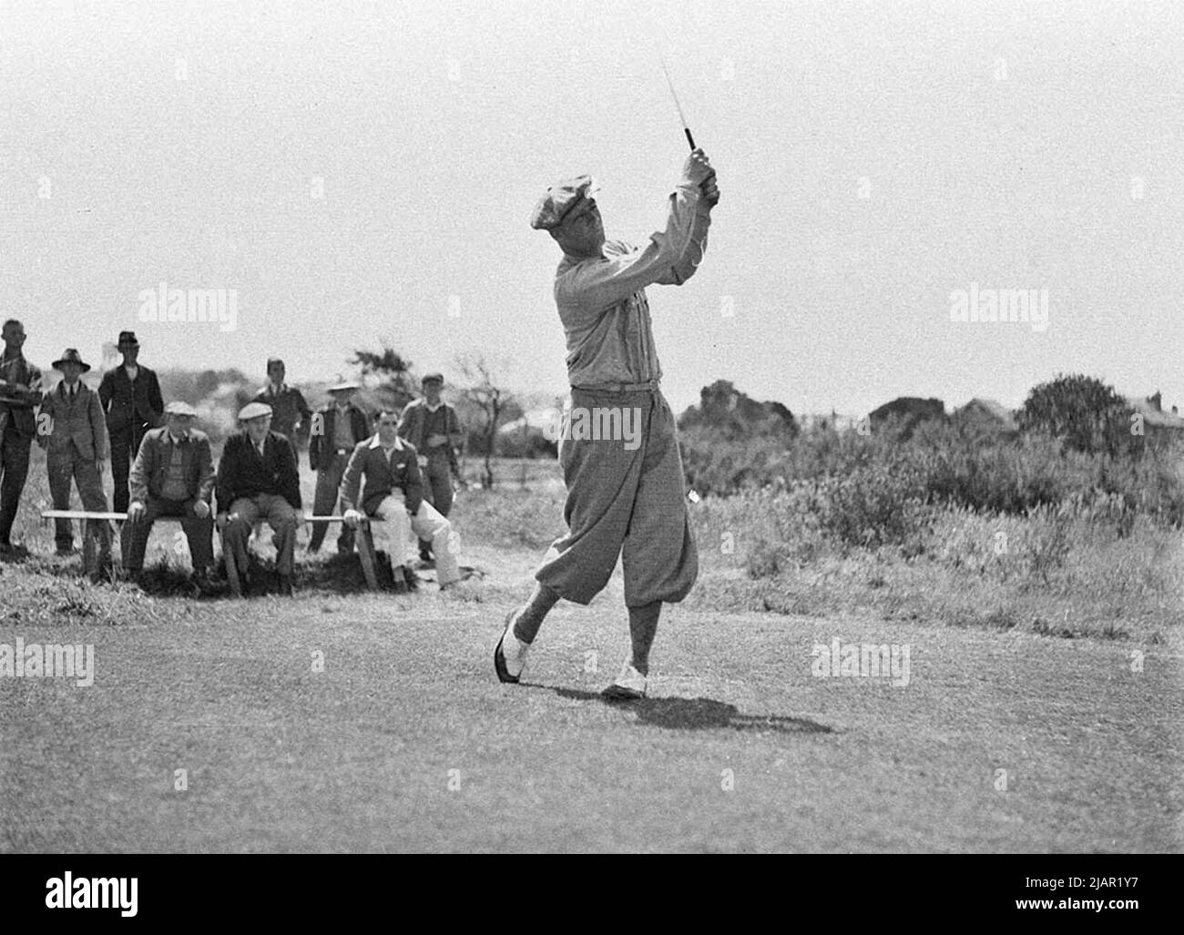 Golfer Sam Richardson hitting a golf ball ca. 1934 Stock Photo Alamy