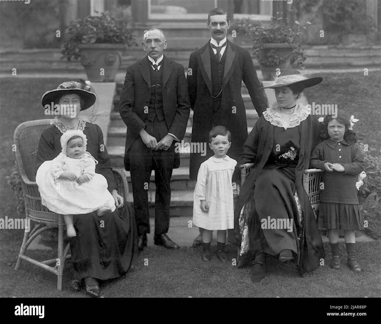Left: Billy Hughes, Prime Minister of Australia, with his wife Mary and daughter Helen.    Right: Neville Chamberlain, Lord Mayor of Birmingham, with his wife Anne, son Francis, and daughter Dorothy. ca.  May 1916 Stock Photo