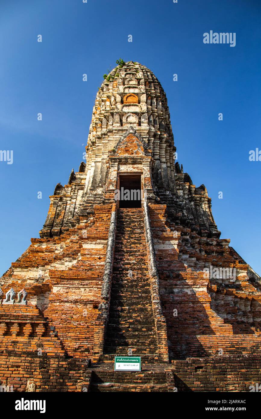 Wat Chaiwatthanaram, famous ruin temple near the Chao Phraya river in Ayutthaya, Thailand Stock Photo