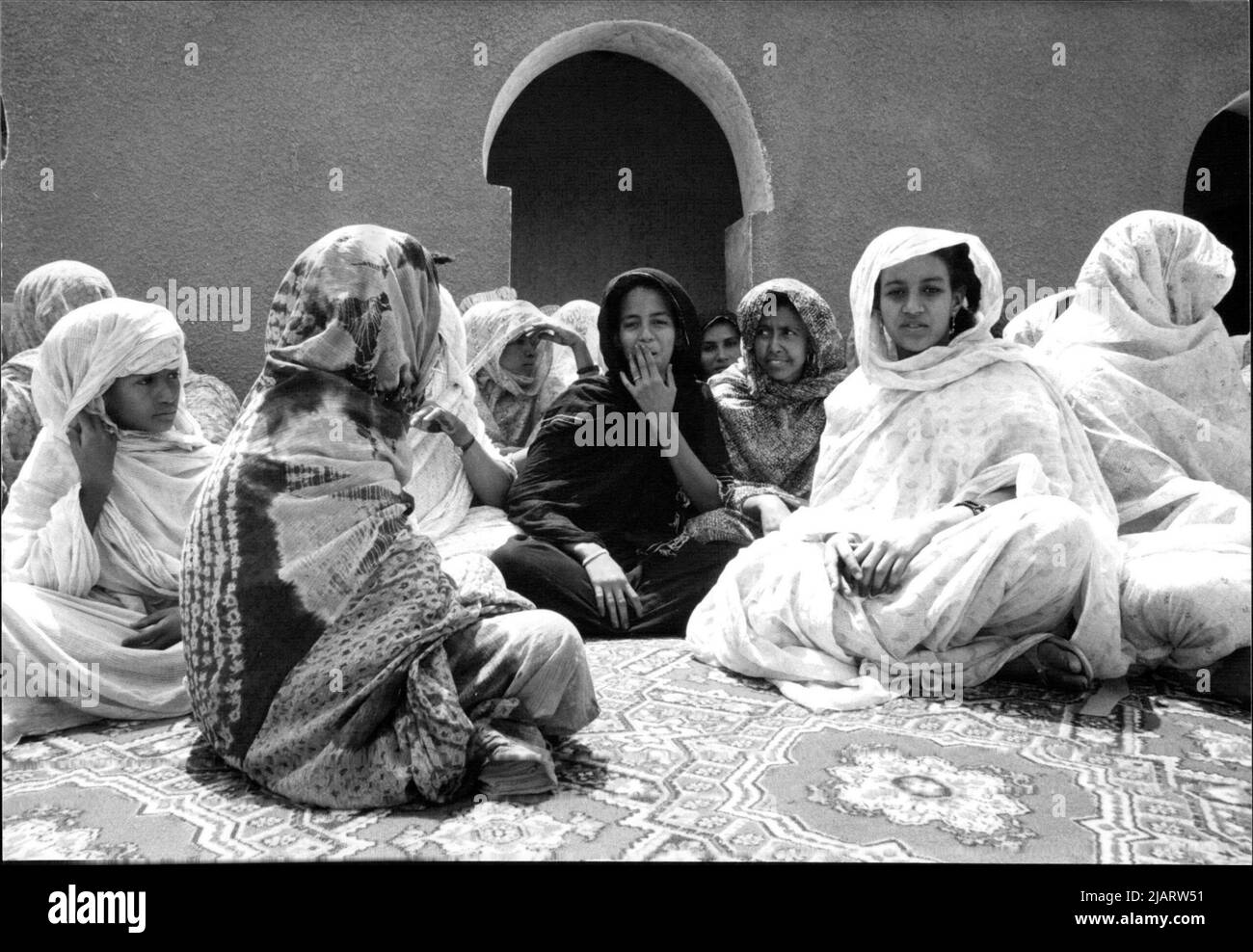 Die Abbildung zeigt junge Frauen in Mauretanien. Stock Photo