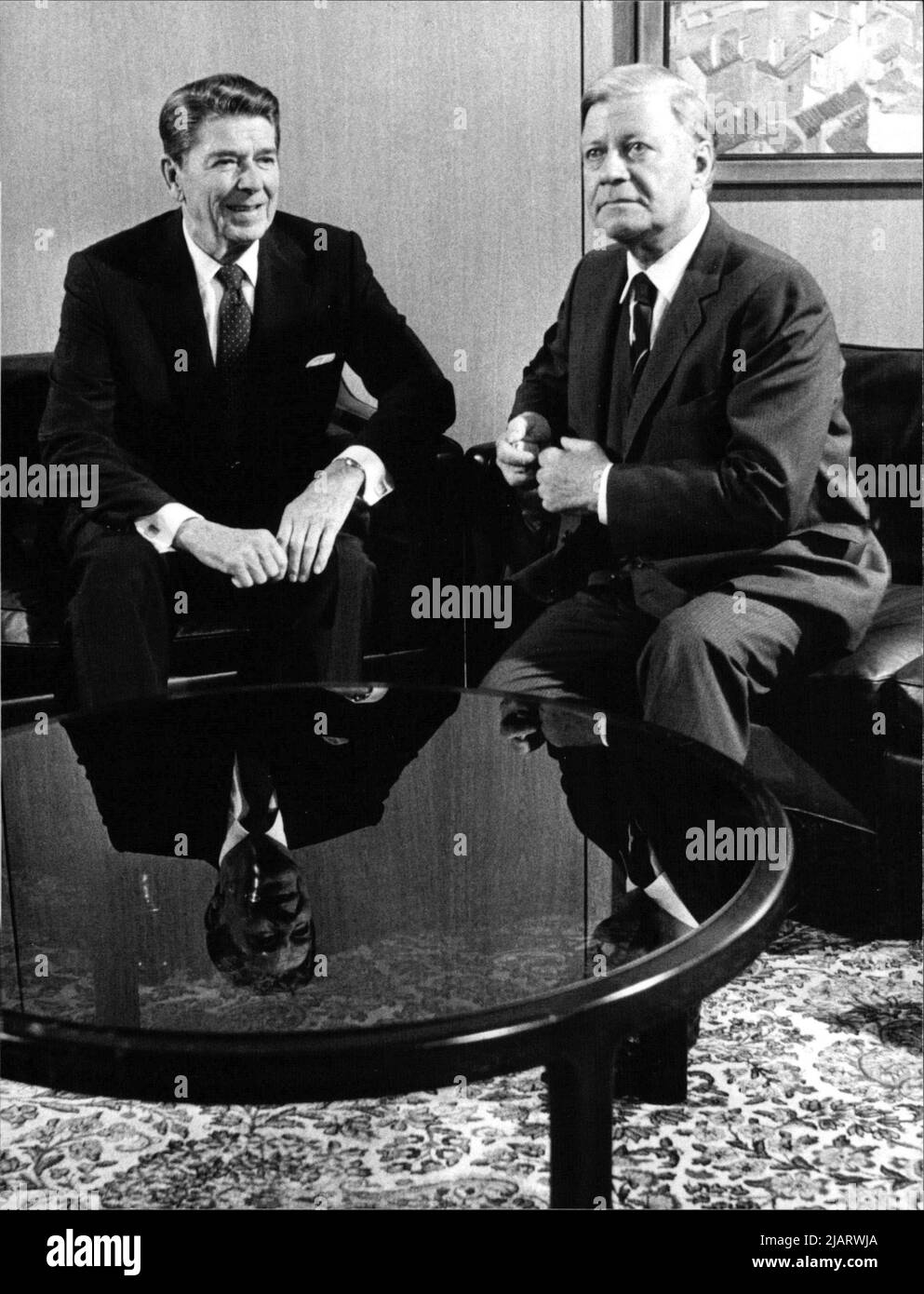 In Bonn empfing Bundeskanzler Helmut Schmidt den US-Präsidenten Ronald Reagan. Stock Photo