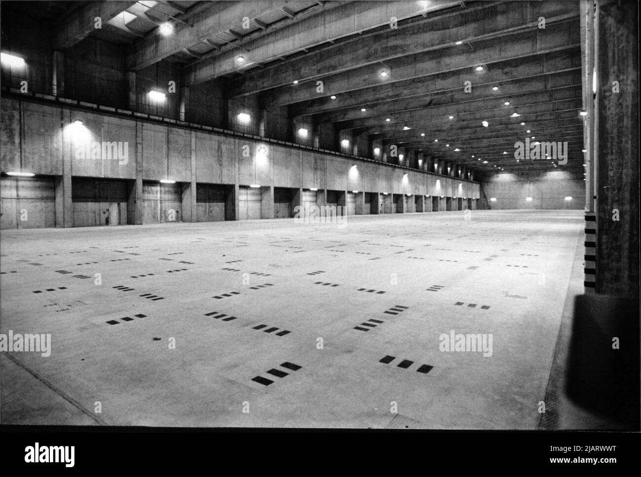 Das Atommüllzwischenlager in Gorleben kurz vor seiner Fertigstellung. In dieser Halle werden demnächst abgebrannte Brennelemente bis zu 40 Jahre eingelagert werden. Stock Photo