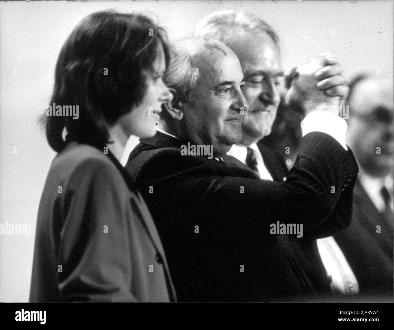 Der sowjetische Staatschef Michail Gorbatschow bei seinem Besuch in Dortmund in Begleitung von Johannes Rau und Gattin. Stock Photo