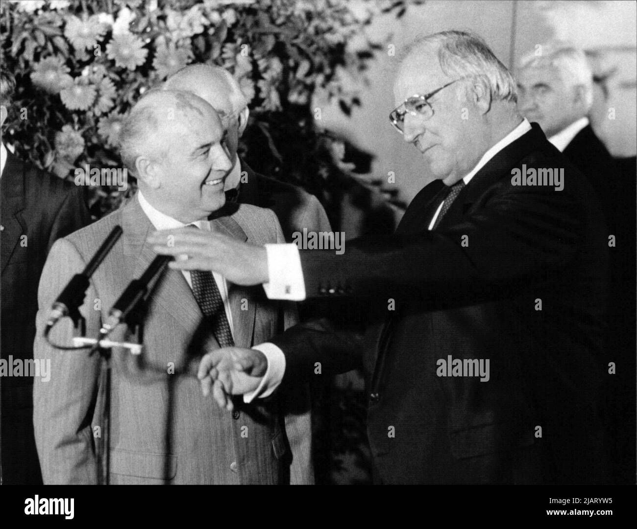 Michail Gorbatschow, Generalsekretär der Kommunistischen Partei der Sowjetunion (KPdSU), und Bundeskanzler Helmut Kohl in Bonn, 1989. Stock Photo