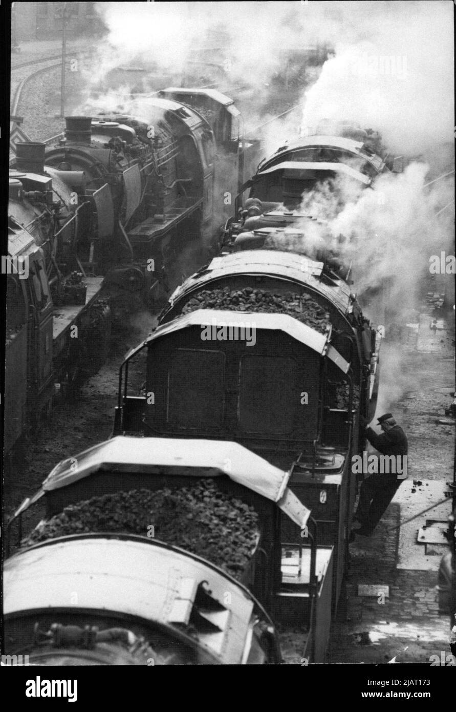 Die Abbildung zeigt diverse Dampflokomotiven in Lehrte. Stock Photo