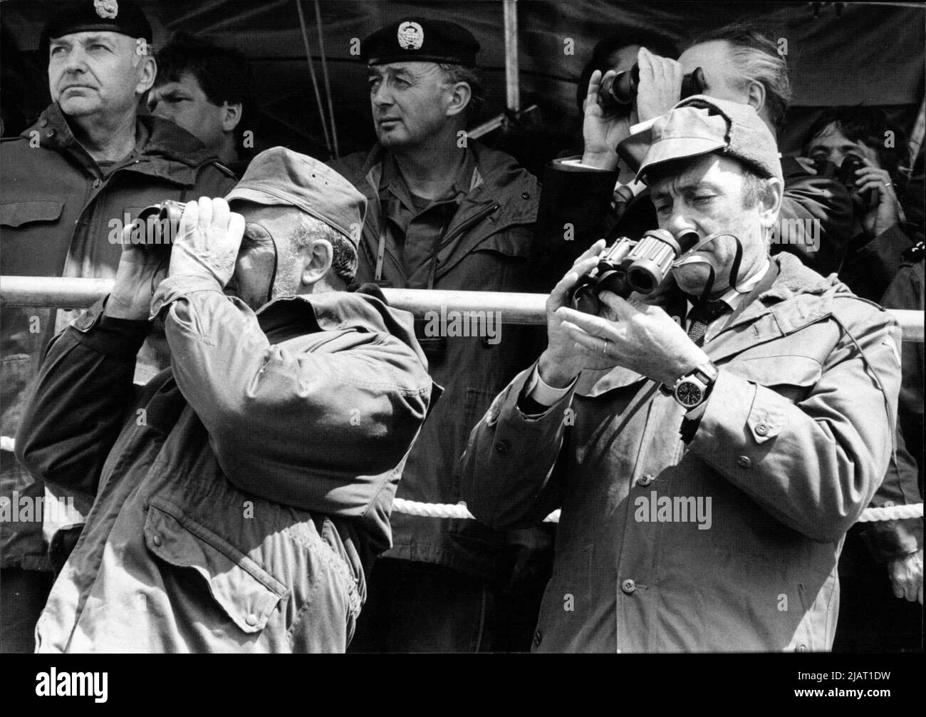 Manfred Wörner und Charles Hernu, 1985 Stock Photo Alamy