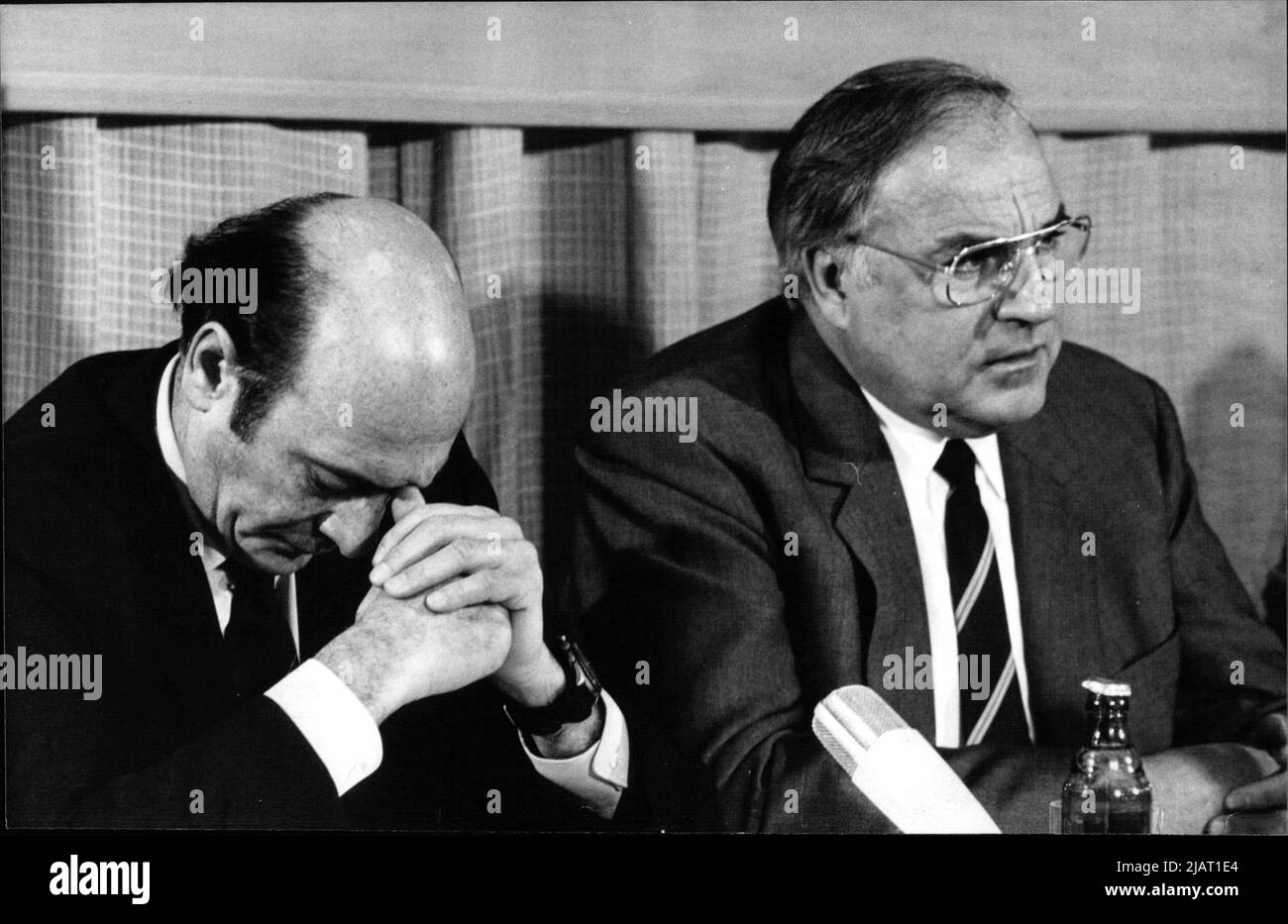 Verteidigungsminister Manfred Wörner und Bundeskanzler Helmut Kohl beim ...