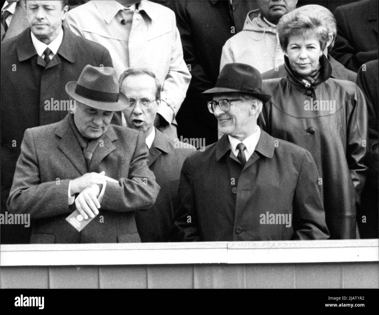 Staats- und Parteichef der DDR Erich Honecker mit Staats- und Parteichef der UdSSR Michail Gorbatschow bei der NVA-Parade zum 40. Jahrestag der DDR am Alexander-Platz, Oktober 1989. Stock Photo