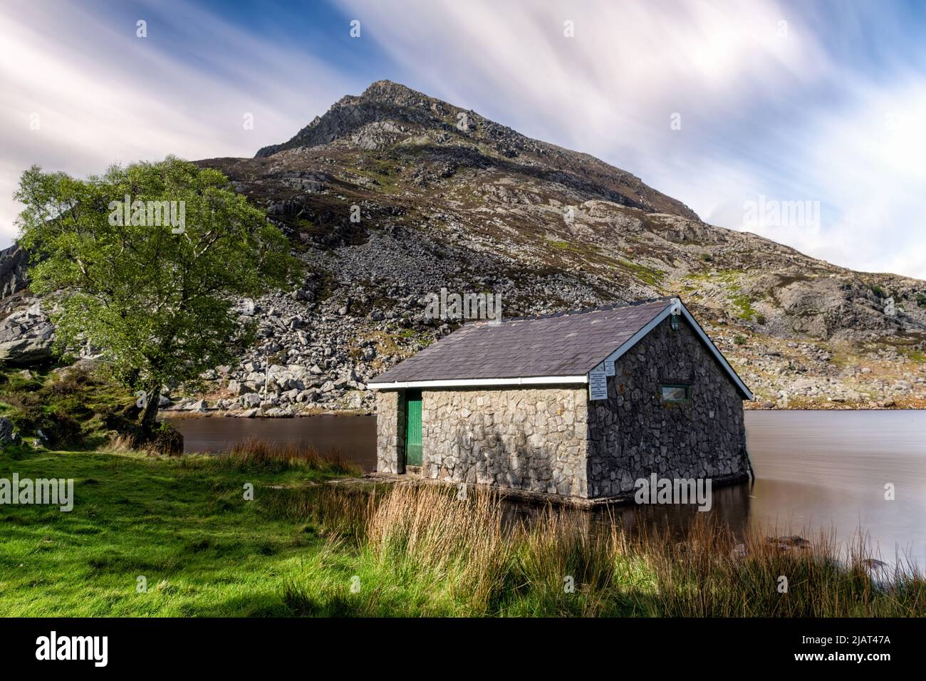 Llyn Ogwen Boathouse, Snowdonia National Park Stock Photo