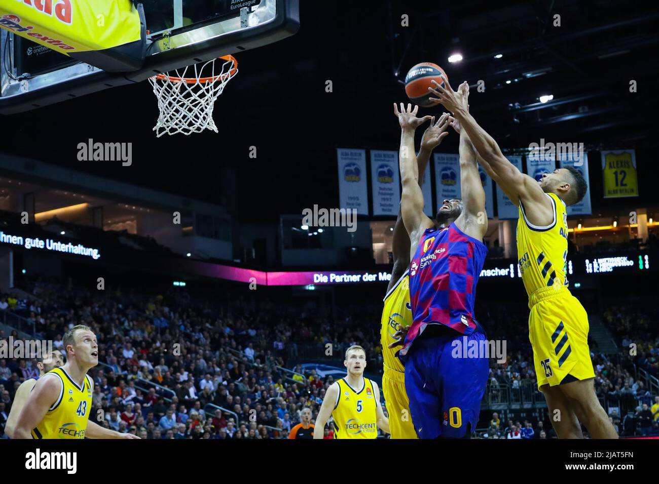 Berlin, Germany, March 04, 2020:Basketball players in action during the EuroLeague match between Alba Berlin and FC Barcelona at Mercedes Benz Arena Stock Photo