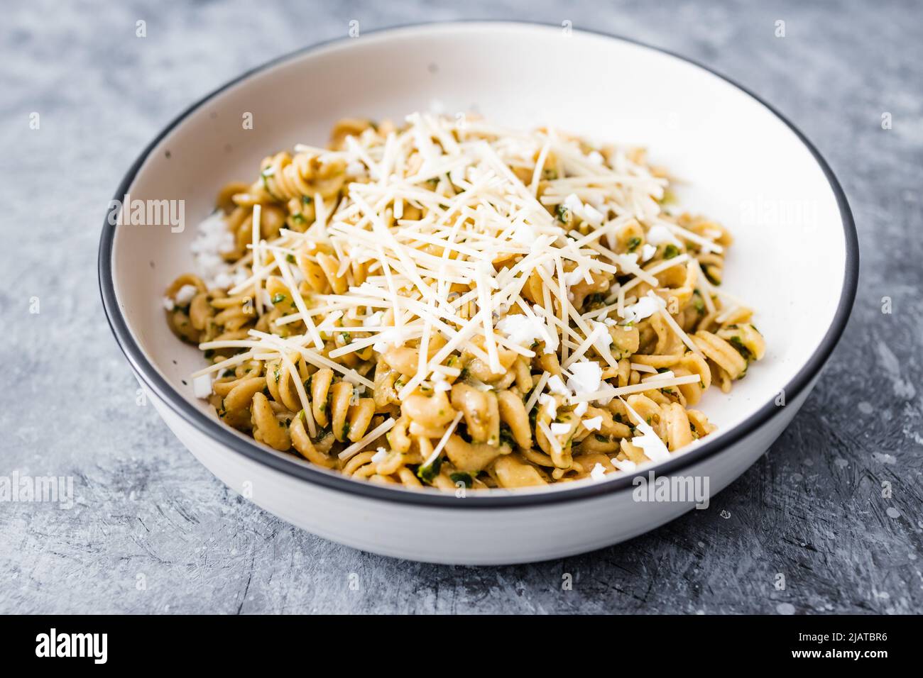vegan spinach and dairyfree cheese pasta bowl with wholemeal spirals