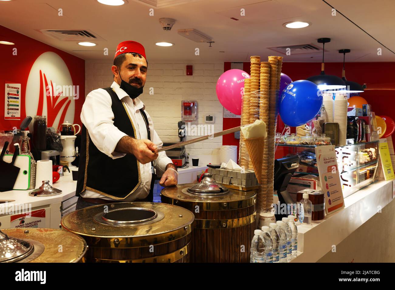 Dubai Mall, Eis, Türke,  Dubai, Souk, Shopping,  beherbergt Geschäfte und Restaurants und ist ein kulturelles Erlebnis mit traditioneller Kultur Stock Photo