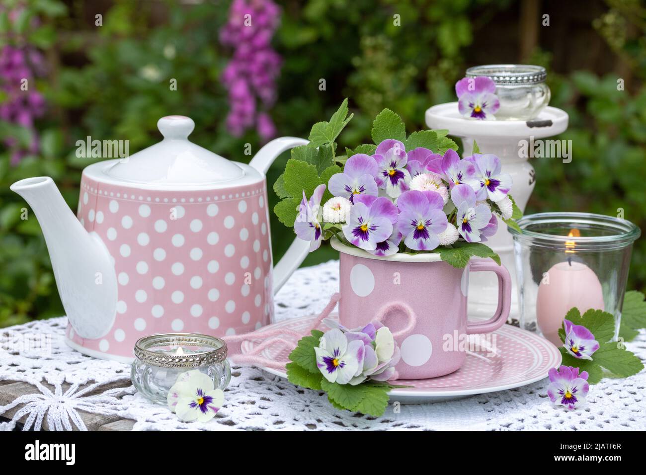 Vintage cup tea pot flower hires stock photography and images Alamy