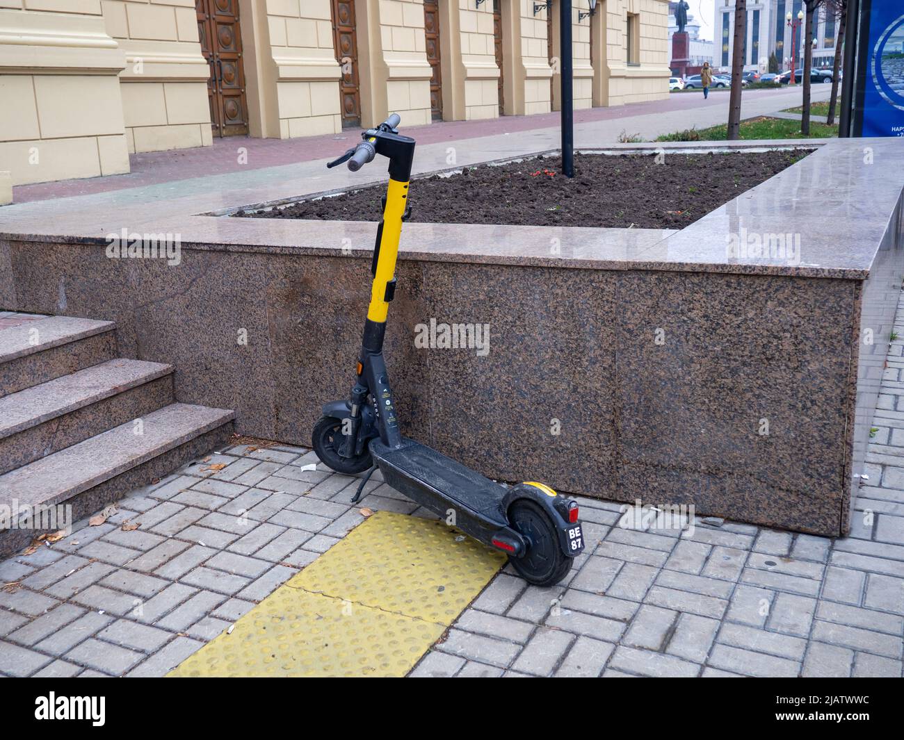 Abandoned electric scooter hi-res stock photography and images - Alamy