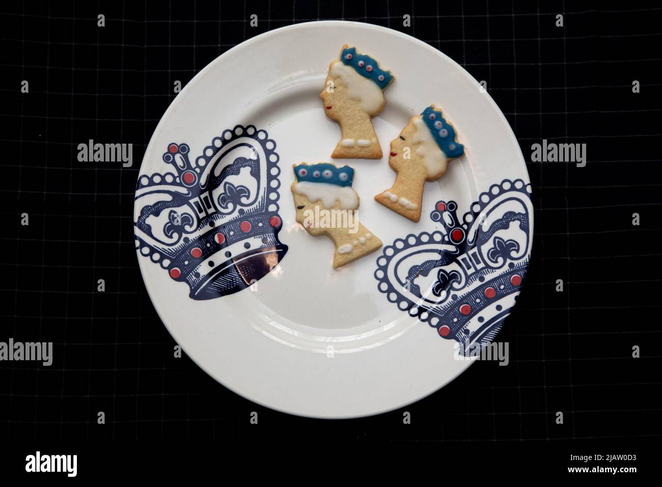 London, UK. 1st June 2022. Biscuits in shape of the Queen are prepared for her Majesty's Platinum Jubilee weekend starting tomorrow. Credit: Kiki Streitberger / Alamy Live News Stock Photo