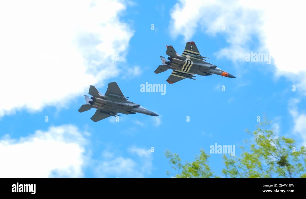 F-15 Eagles from the 173rd Fighter Wing conduct a flyover of Hillcrest Memorial Park in Medford, Ore., on Memorial Day, May 30, 2022. (U.S. Army National Guard photo by Maj. W. Chris Clyne, Oregon National Guard Public Affairs) Stock Photo