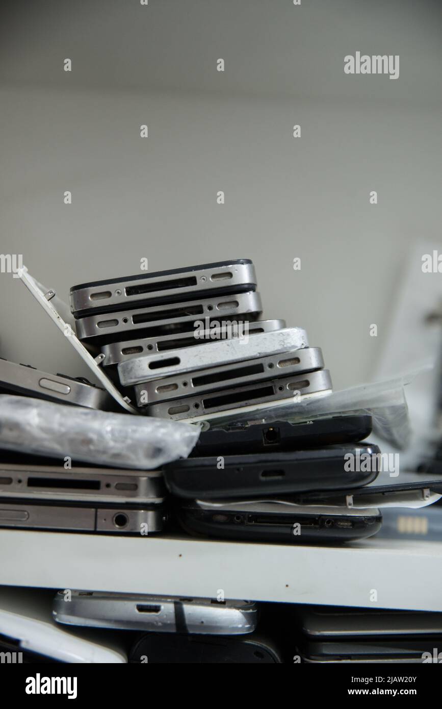 old phones for repair Stock Photo Alamy