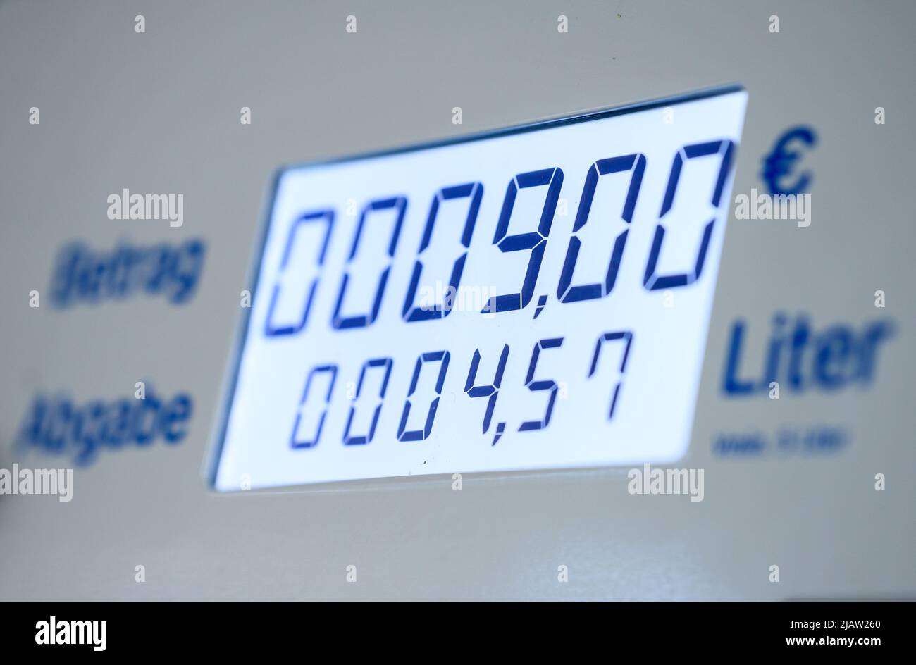Berlin, Germany. 01st June, 2022. Illustration - Exactly 4.57 liters of diesel can be bought for 9 euros at a Berlin gas station, according to the display on the pump. From the beginning of June to the end of August 2022, the tax rate for gasoline will be reduced by almost 30 cents, for diesel by a good 14 cents. During the same period, the 9-euro ticket will apply to local public transport throughout Germany. Credit: Bernd von Jutrczenka/dpa/Alamy Live News Stock Photo