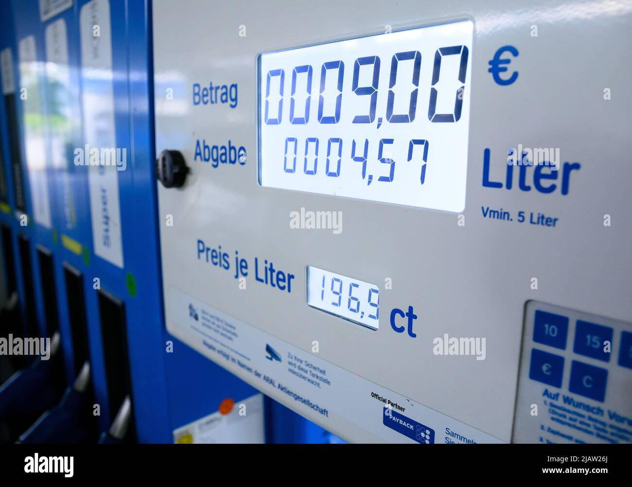 Berlin, Germany. 01st June, 2022. Illustration - Exactly 4.57 liters of diesel can be bought for 9 euros at a Berlin gas station, according to the display on the pump. From the beginning of June to the end of August 2022, the tax rate for gasoline will be reduced by almost 30 cents, for diesel by a good 14 cents. During the same period, the 9-euro ticket will apply to local public transport throughout Germany. Credit: Bernd von Jutrczenka/dpa/Alamy Live News Stock Photo