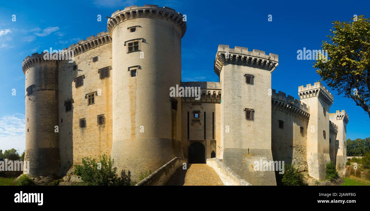 Chateau De Tarascon France Stock Photo Alamy chateau-de-tarascon-france-stock-photo-alamy