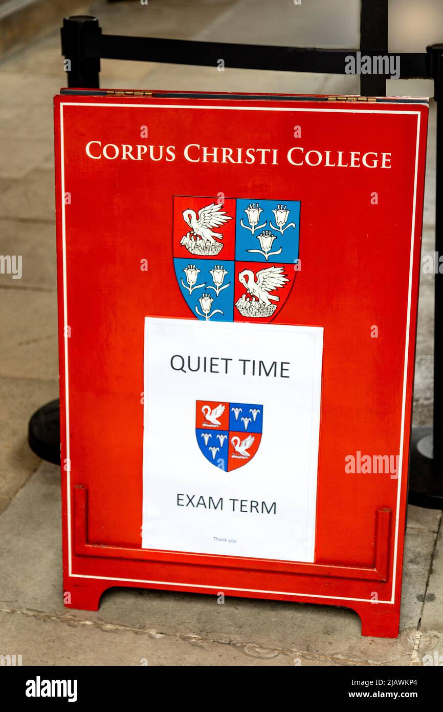 QUIET TIME on notice board during exam time at the porter's lodge of Corpus Christi College, Cambridge, Cambridgeshire, England, UK. Stock Photo