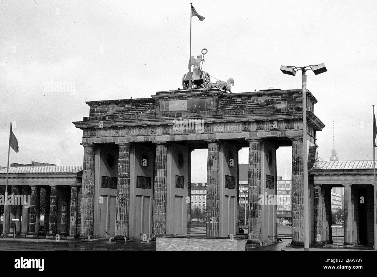 The Brandenburg Gate, Berlin in 1981 Stock Photo Alamy