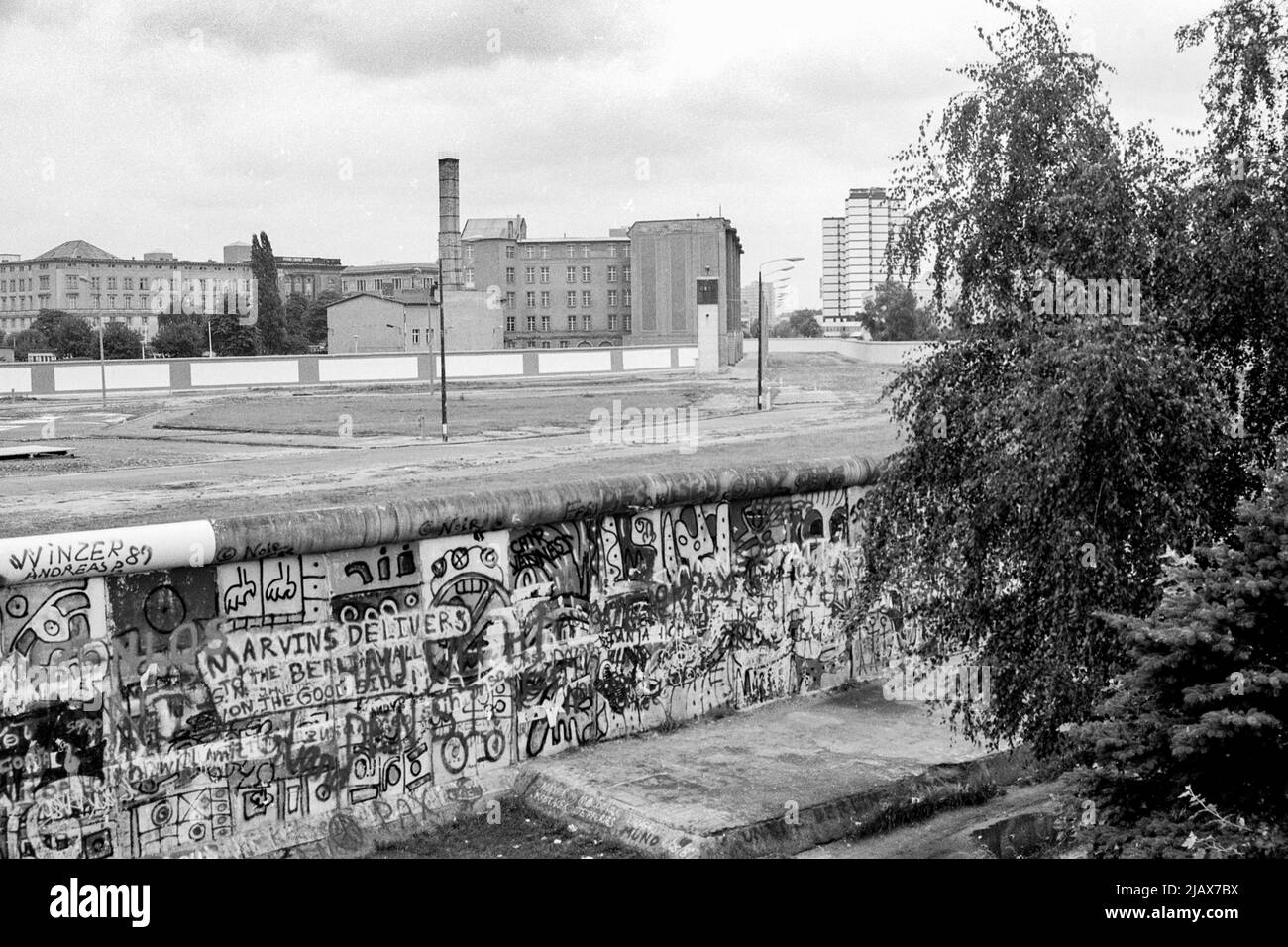 The Berlin Wall at Potsdamer Platz in 1987 Stock Photo - Alamy