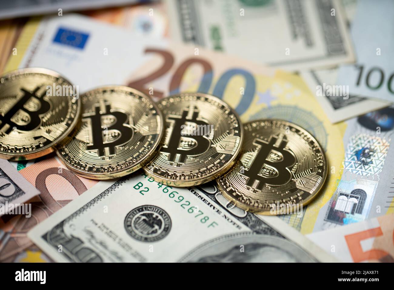 100 dollar and 100 euro bills hi-res stock photography and images - Alamy