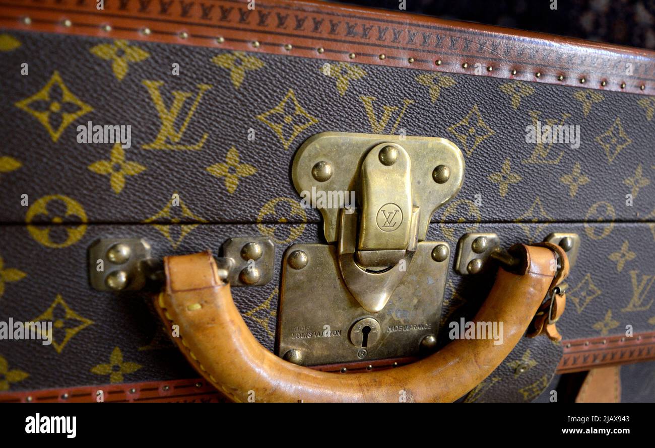 Sold at Auction: Louis VUITTON. Koffer, Valise, Vintage, LOUIS