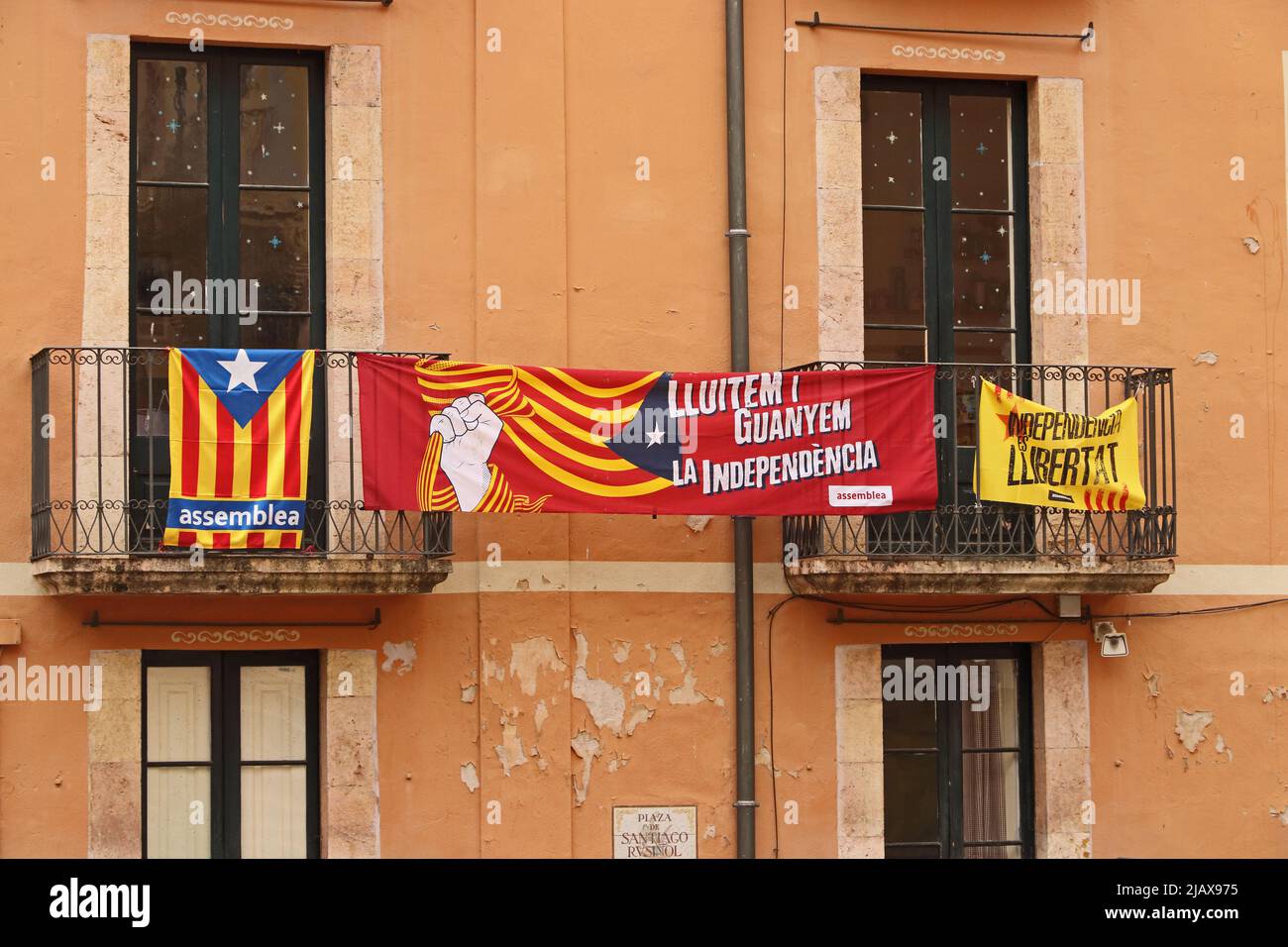 Banners on balconies promoting Catalan independence, Tarragona Stock Photo