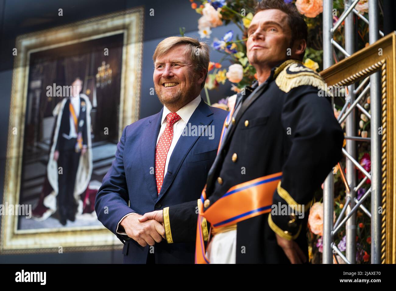 2022-06-01 16:58:54 THE HAGUE - King Willem-Alexander during the opening of the FLASH BACK exhibition in the Mauritshuis in The Hague. In the exhibition, sixteen photographers translate the work of 17th century masters into sixteen new works of art. ANP JEROEN JUMELET netherlands out - belgium out Stock Photo