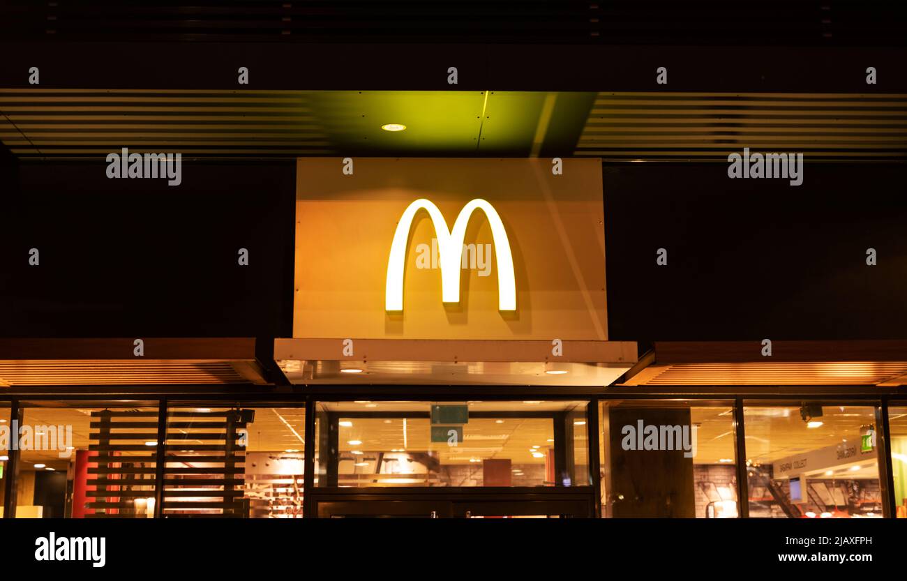 Mcdonalds sign board hi-res stock photography and images - Alamy