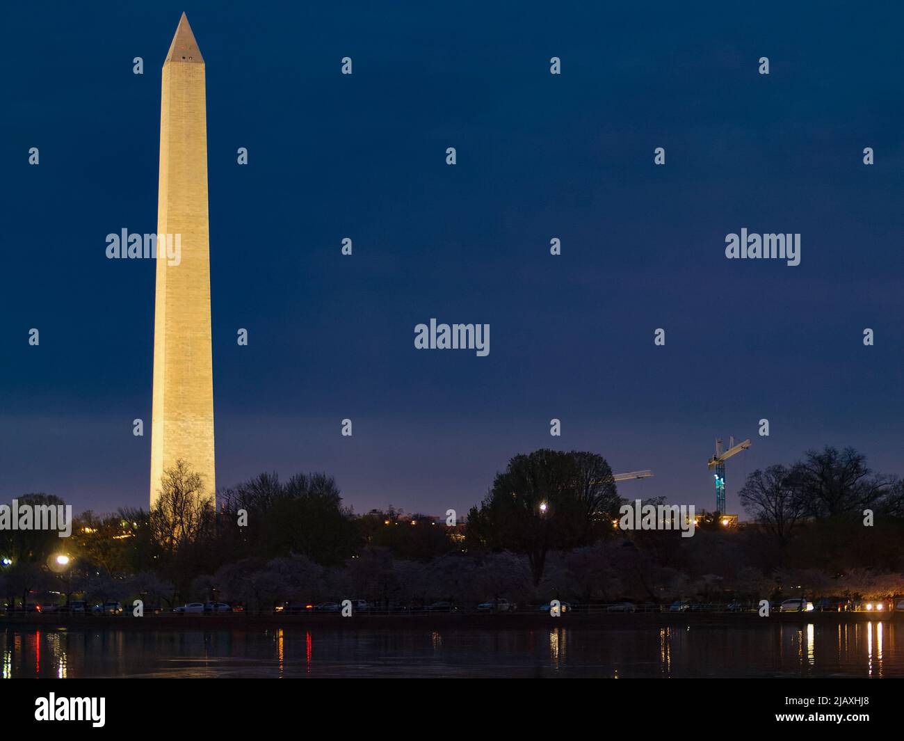 washington-monument-at-night-stock-photo-alamy