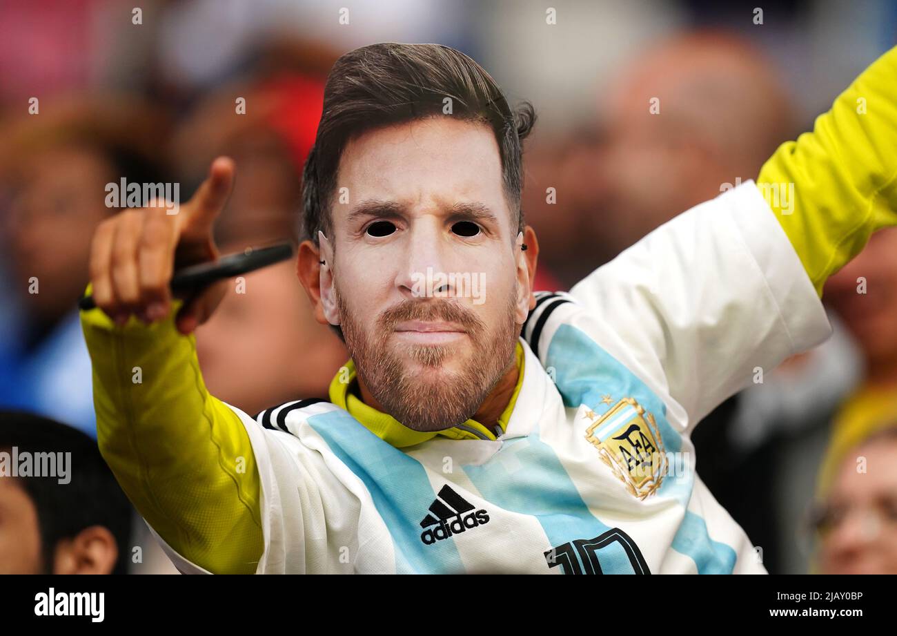 Messi mask hi-res stock photography and images - Alamy