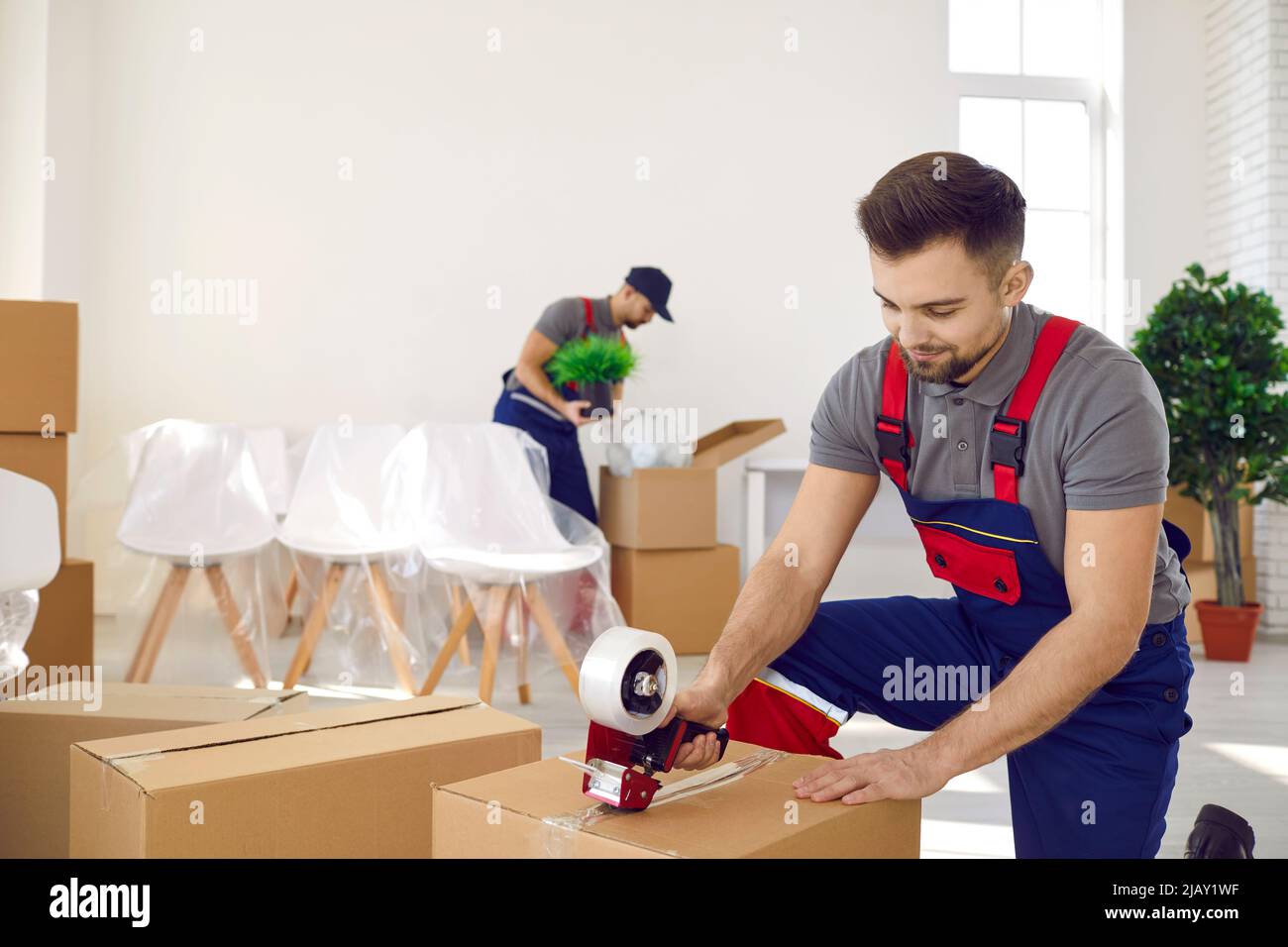 Group people moving boxes hi-res stock photography and images - Alamy