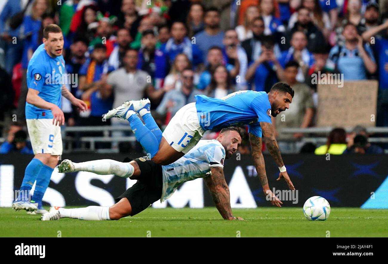Italy's dos Santos Emerson Palmieri (top) and Argentina's Nicolas Otamendi battle for the ball during the Finalissima 2022 match at Wembley Stadium, London. Picture date: Wednesday June 1, 2022. Stock Photo