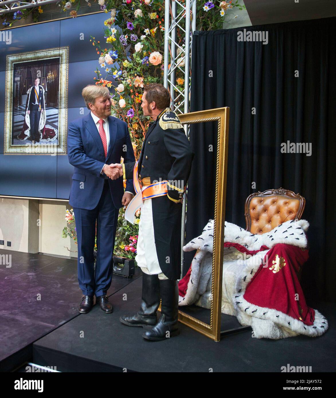 King Willem-Alexander of The Netherlands at the Mauritshuis in The Hague, on June 01, 2022, to open the exhibition FLASH | BACK, which will celebrate its 200th anniversary in 2022. In the exhibition, sixteen photographers, both established names and up-and-coming talent, translate the work of 17th century masters into sixteen new works of art Albert Nieboer/Netherlands OUT/Point de Vue OUT Stock Photo