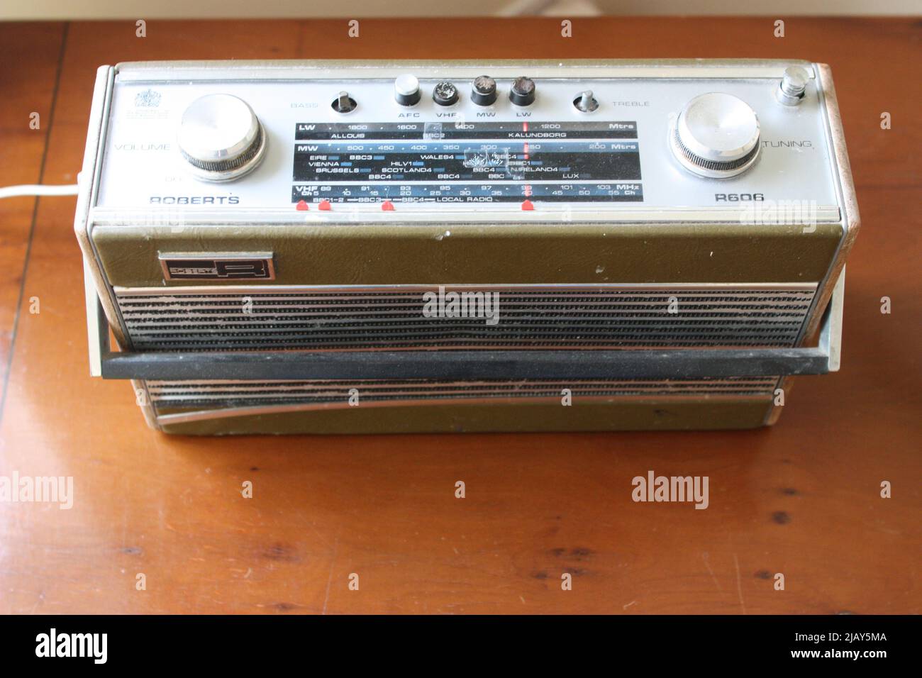 Vintage retro radio in a house interior. old analgoue Stock Photo Alamy