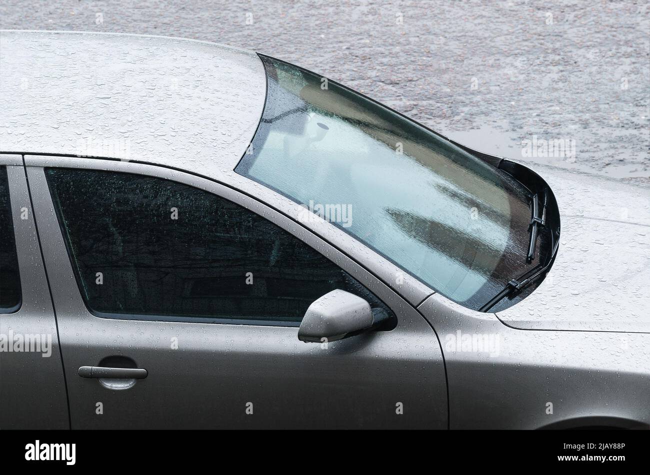 Water repellent car windshield - Stock Photo [73218752] - PIXTA