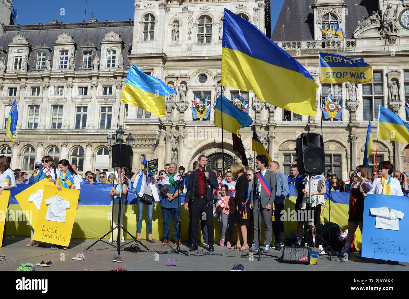 A gathering took place on the square of the Paris City Hall to support Ukrainian children, among the people present G. Garrigos , E.Pliez, F.Bechiau Stock Photo