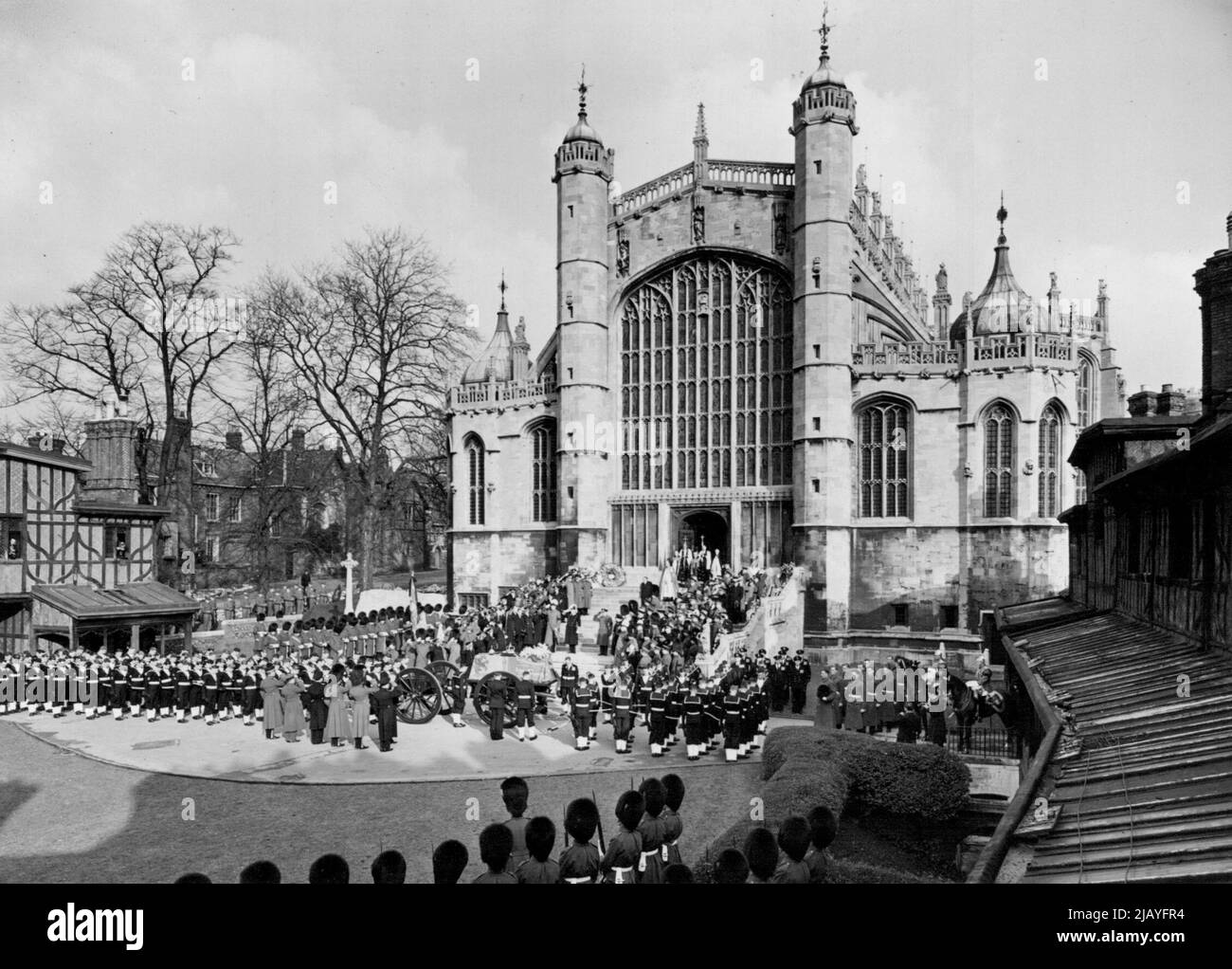 Burial Of King George VI At Windsor - A general view of the scenes as the coffin containing the body of King George VI arrives at the Chapel at St. George at Windsor Castle. At the top of the steps, the Archbishops of Canterbury and York, and other ecclesiastical dignitaries are waiting to receive the bier. February 15, 1952. (Photo by Fox Photos). Stock Photo