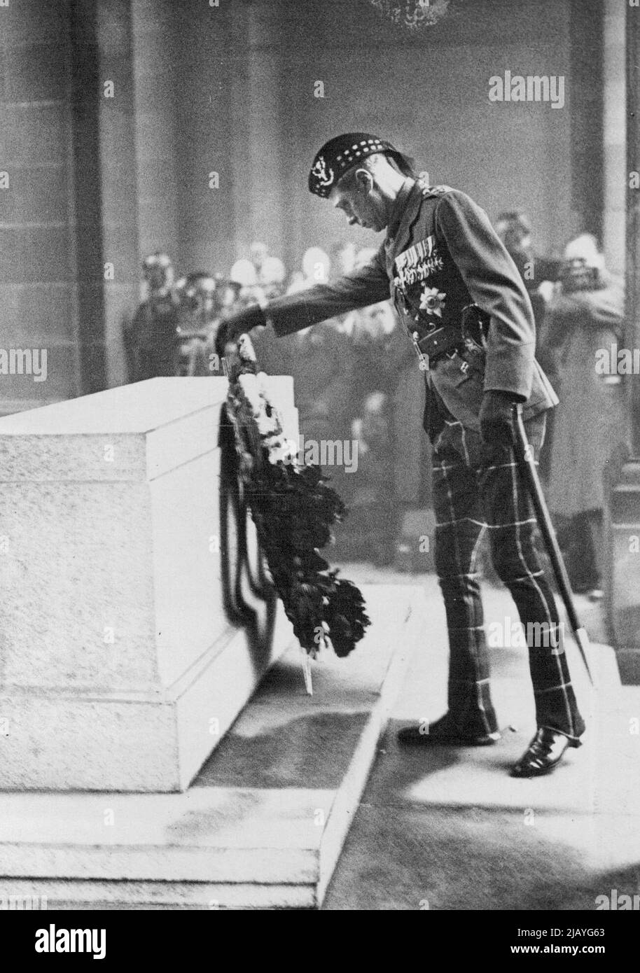 Armistice Day in Edinburgh: H.R.H. the Prince of Wales laying a wreath at the stone of Remembrance during the Armistice Day ceremony in Edinburgh yesterday. November 12, 1935. (Photo by The Topical Press Agency Ltd.). Stock Photo