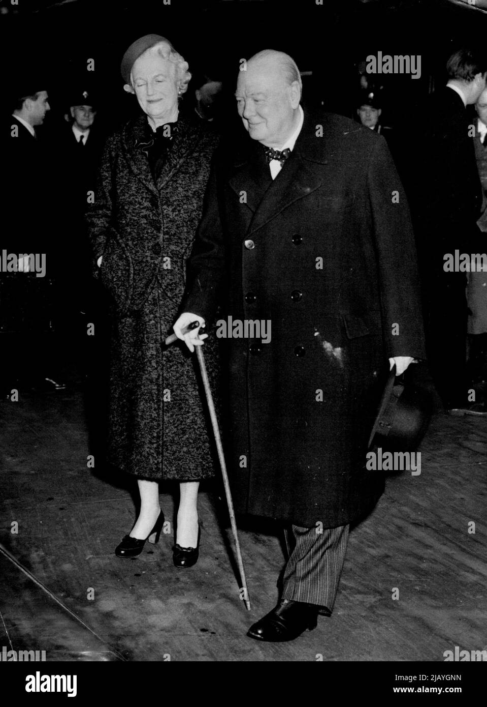 The Premier is Home Again : The Prime Minister and Mrs. Churchill on arrival at Waterloc Station, London, this morning. Returned from his visit to Washington and his short holiday in Jamaica, Mr. Winston Churchill arrived in London today (Thursday) by best train from Southampton, where he disembarked from the Cunarder 'Queen Mary' this morning. January 29, 1953. (Photo by Reuterphoto). Stock Photo