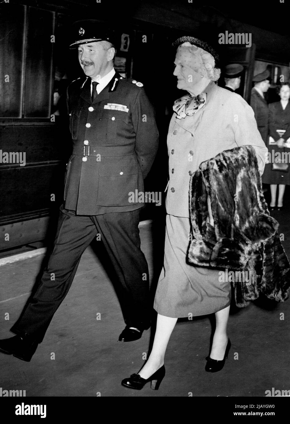 The Churchill's Leave For The North : Lady Churchill is seen walking along the platform at Kings Cross Station, London, prior to her journey to the North. She was accompanied by Sir Winston. The Prime Minister and his wife celebrate their 45th wedding anniversary tomorrow and will attend the St. Ledger. September 11, 1953. (Photo by Daily Express Picture). Stock Photo