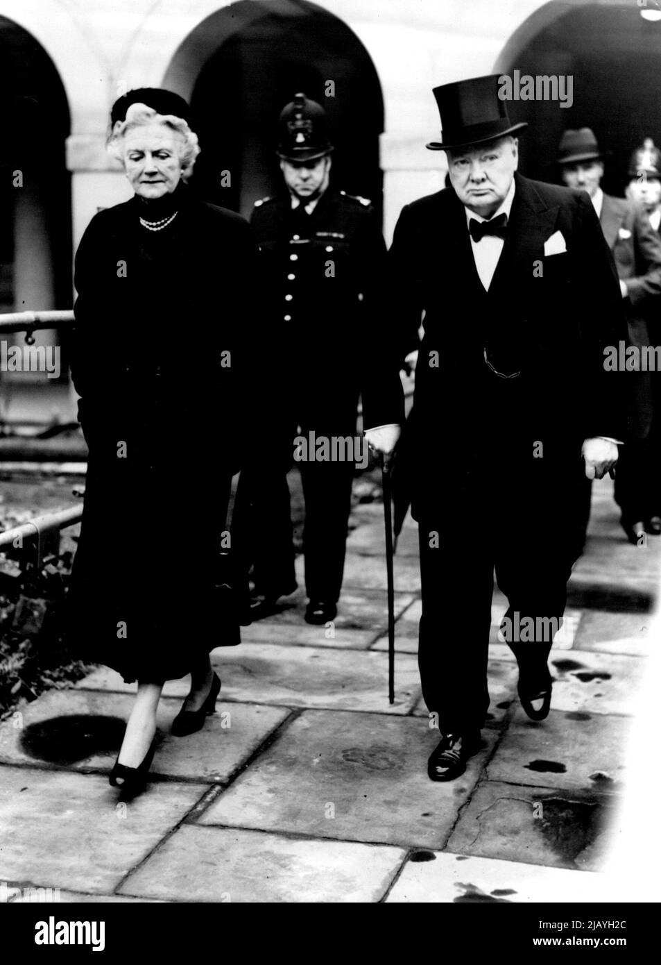 Sir Winston Churchill At Temple Church: Sir Winston and Lady Churchill arrive at the temple church for the memorial service. Sir Winston Churchill and Lady Churchill attended a memorial service to lord Asquith at the famous temple church in the city today. October 05, 1954. (Photo by Paul Popper, Paul Popper Ltd.). Stock Photo