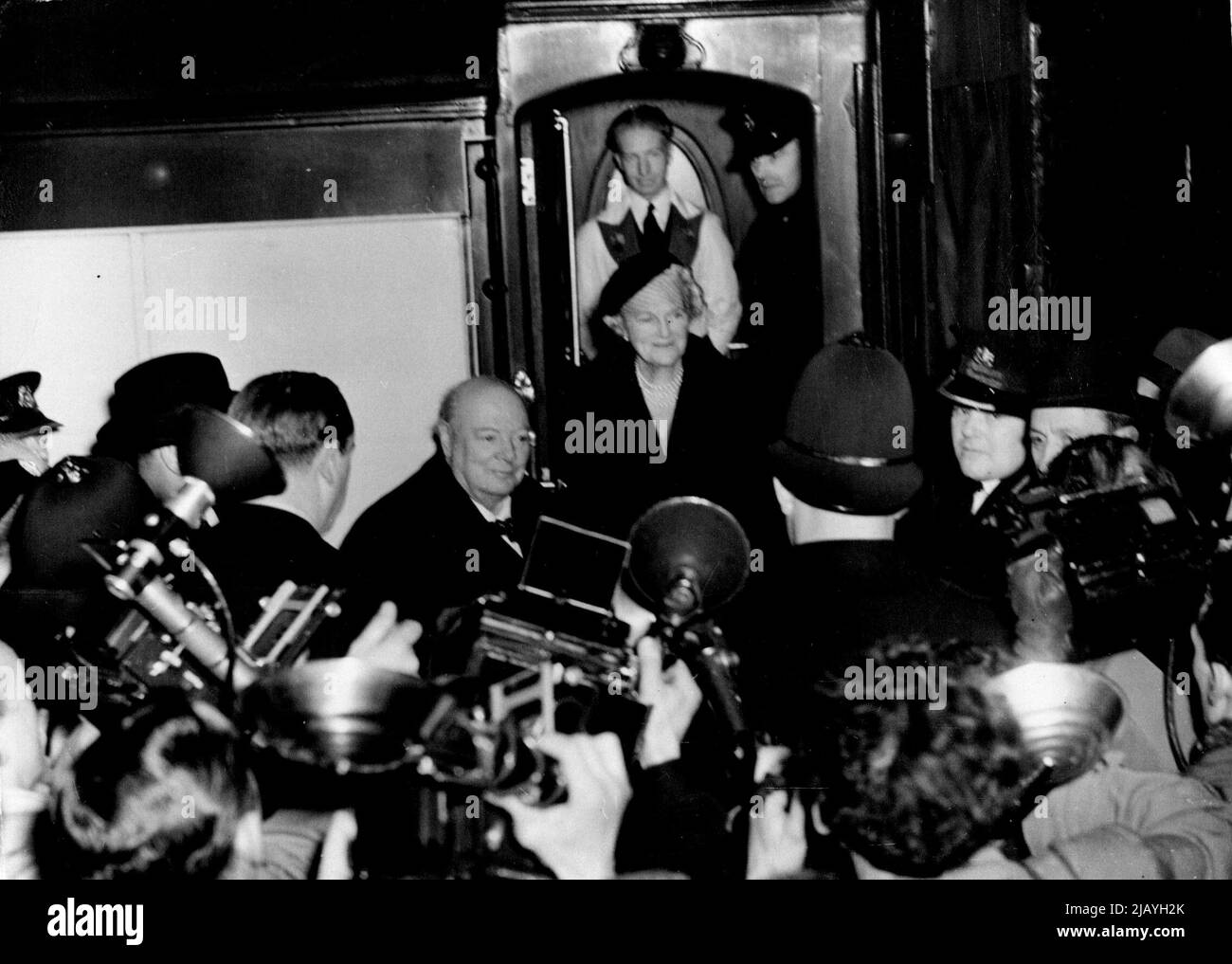Off to the U.S.. : Photographers crowd round Mr. and Mrs. Churchill at Waterloo station last night. He was travelling Southampton to board the liner Queen Mary on his way to meet President-elect Eisenhower in America. December 31, 1952. (Photo by Daily Mail Contract Picture) Stock Photo